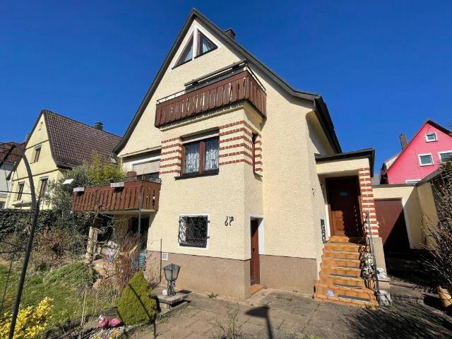 Für Stadtliebhaber! Freistehendes Einfamilienhaus mit Balkon & Garten!
