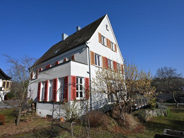 Freistehendes Einfamilienhaus mit Südterrasse und Garten in sonniger Panoramalage von Gundelsheim!