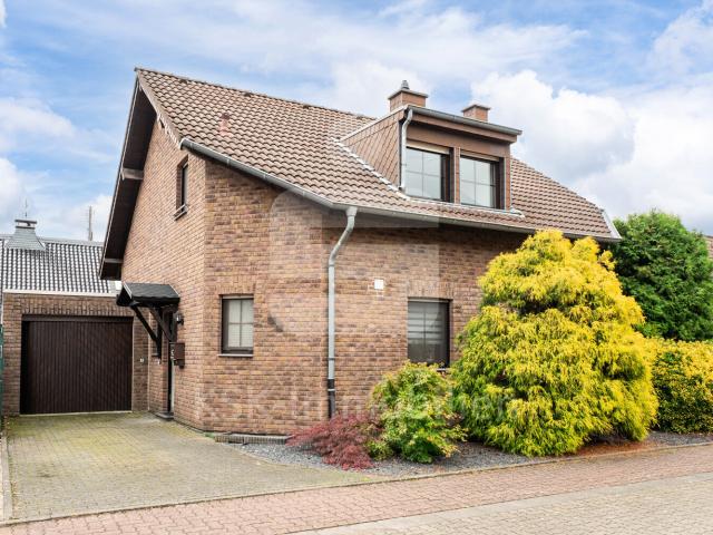 Freistehendes Einfamilienhaus mit Pool in Bedburg Lipp