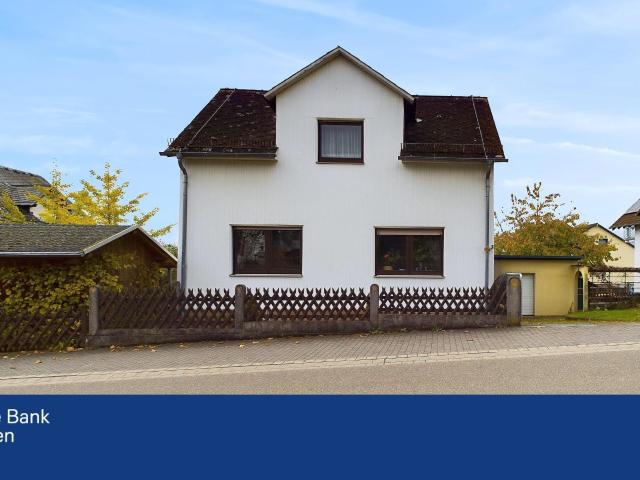 Modernisiert & Wohlfühloase: Freistehendes Einfamilienhaus mit neuer Heizung 2023 und großem Garte