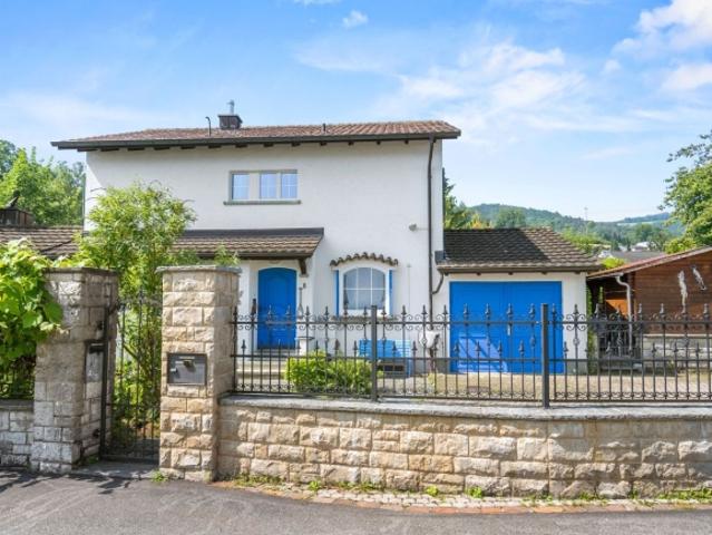 Freistehendes Einfamilienhaus mit traumhaftem Garten