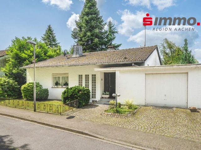 Freistehendes Einfamilienhaus mit traumhaftem Grundstück und Garage in Aachen Vaalserquartier