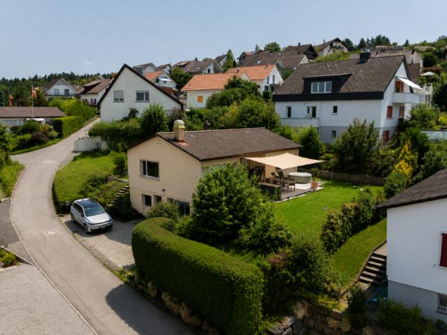 Freistehendes Einfamilienhaus mit unverbaubarer Aussicht