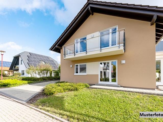 Freistehendes Einfamilienhaus mit unbebautem Grundstück provisionsfrei