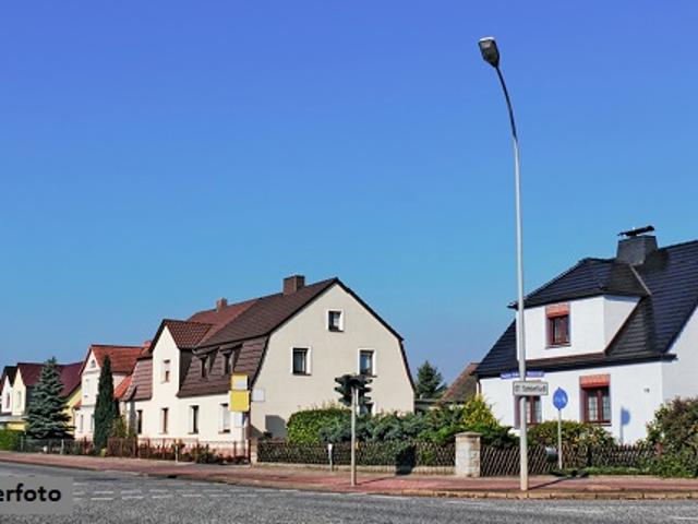 Freistehendes Einfamilienhaus nebst Garten und Garage