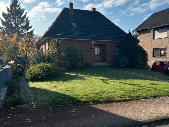 Freistehendes Einfamilienhaus stadtzentral, großer Garten