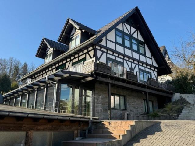 Freistehendes energieeff. luxuriöses Taumhaus in Top Lage