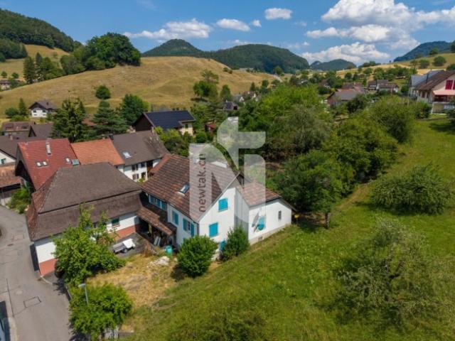 Freistehendes, familienfreundliches Einfamilienhaus mit grossem Garten und Blick ins Grüne