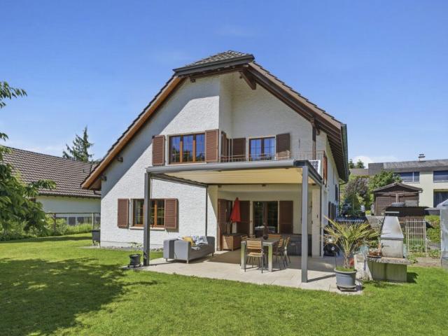 Freistehendes Familienhaus mit Charme, Privatsphäre und sonnigem Gartenparadies