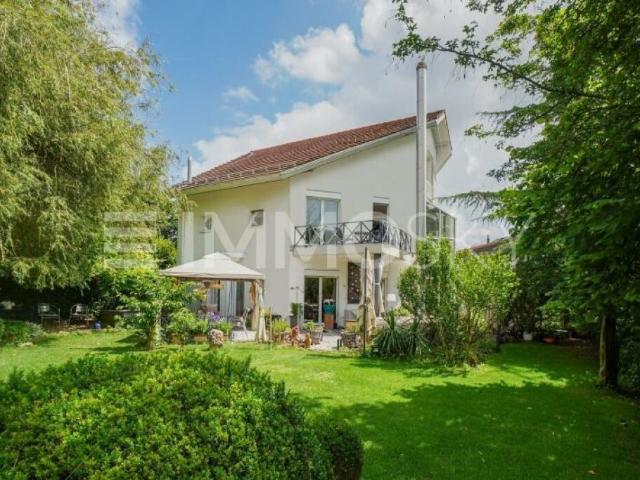 Freistehendes Familienparadies