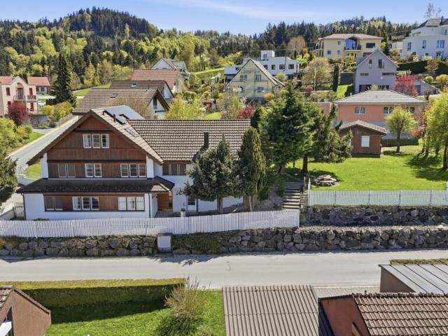 Freistehendes Familienparadies mit Einliegerwohnung, Weitsicht und vielseitigem Raumangebot