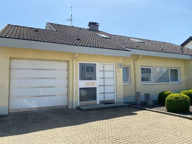 Freistehendes, gepflegtes Einfamilienhaus mit Einliegerwohnung und großem Garten
