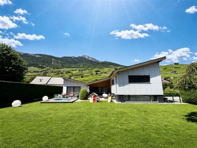 FREISTEHENDES HAUS MIT ATEMBERAUBENDEM BLICK AUF DIE OBERSEITE DES CRY