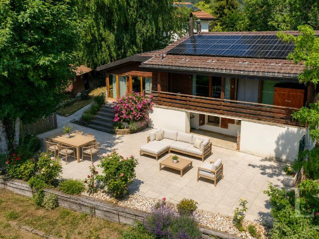 Freistehendes Haus mit grosser Terrasse und Seeblick