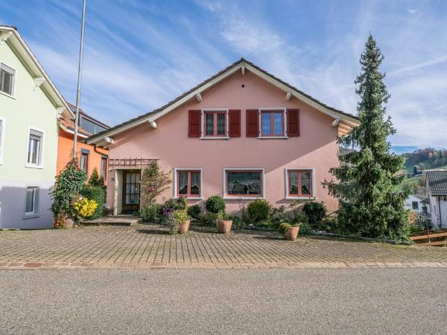 Freistehendes Haus mit Traumaussicht und grossem Garten