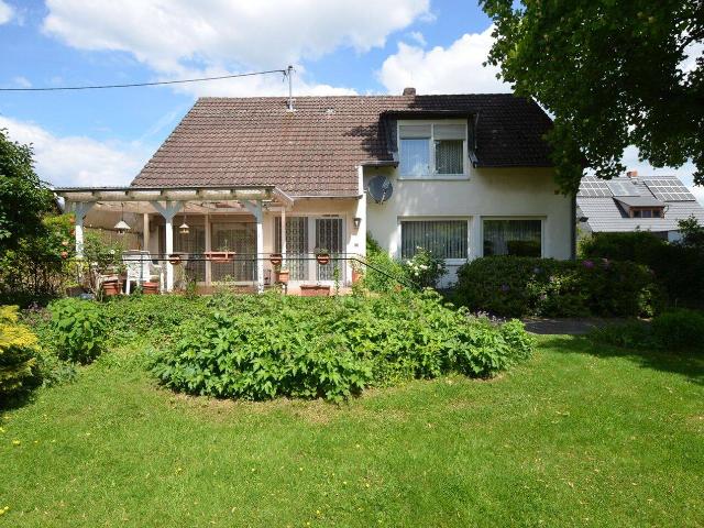 Freistehendes Wohnhaus mit Potenzial in guter Lage von Birlinghoven