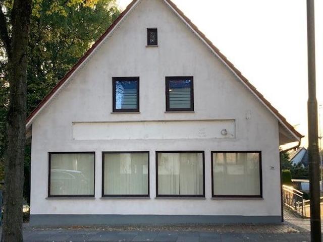 Freistehendes Zwei Familienhaus mit Anbau! *Provisionsfrei