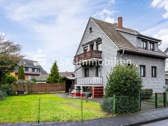Freistehendes Zweifamilienhaus in Buisdorf!