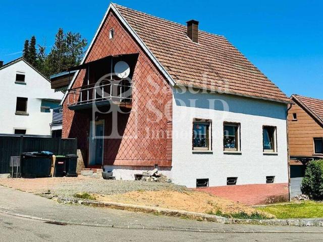 Freistehendes Zweifamilienhaus mit Garten in guter Lage von St. Ingbert