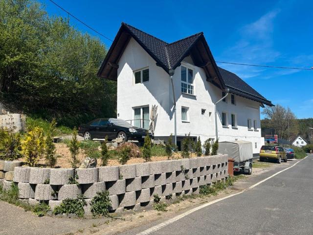 Freistehendes Zweifamilienhaus Saniert in Forst