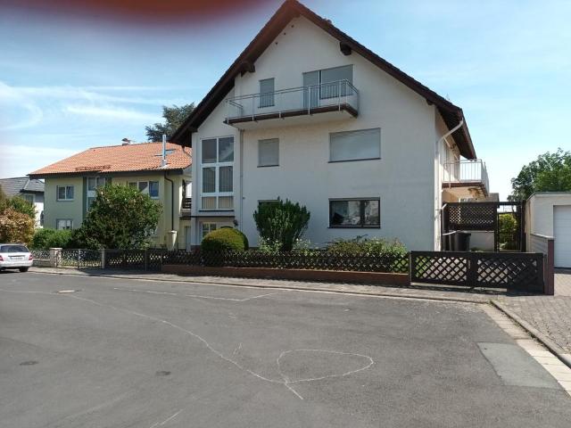 Freistehendes 2 Familienhaus in guter Lage, von Privat