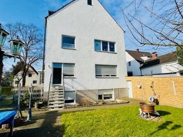Freistehendes 3 4 Familienhaus in ruhiger Lage. Mit freier EG Wohnung. Auch als Kapitalanlage geeignet