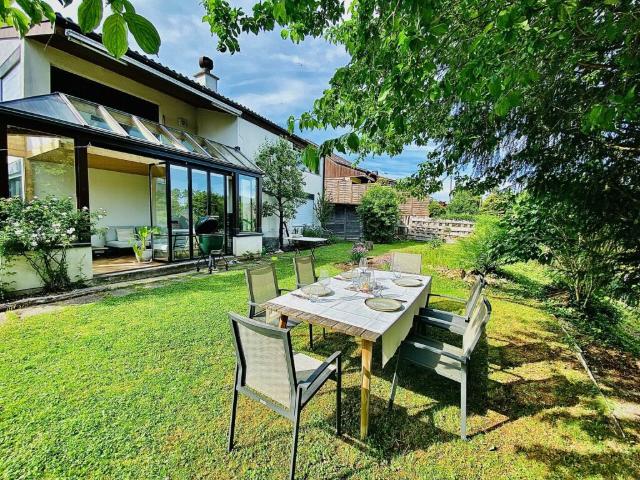 Freistehendes 5.5 Zimmer EFH mit Wintergarten, Garage und sonnigem Garten