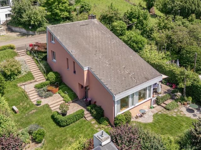 Freistehendes 5.5 Zimmer Einfamilienhaus mit zwei Aussenabstellplätzen