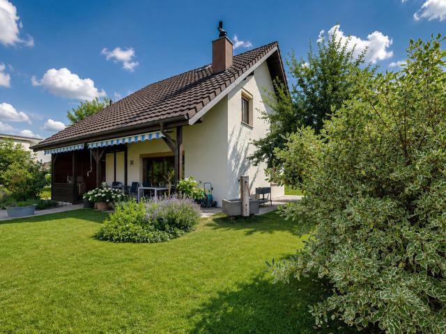 Freistehendes 5.5 Zimmer Einfamilienhaus mit Garage