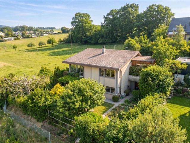 FREISTEHENDES 6.5 ZIMMER EINFAMILIENHAUS MIT TOLLER AUSSICHT
