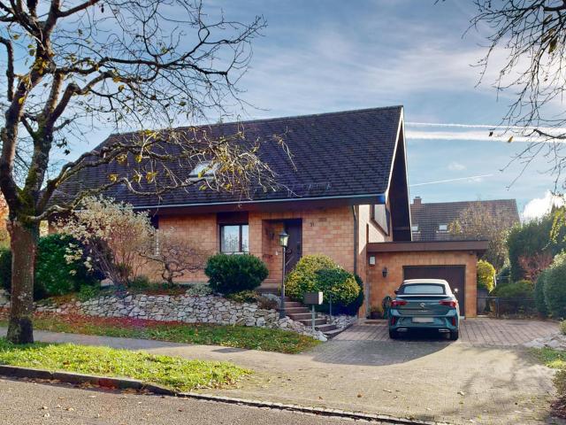 Freistehendes 6.5 Zimmer Einfamilienhaus mit Garage