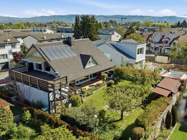 Freistehendes 7 Z' EFH mit Einliegerwohnung und traumhaftem Garten