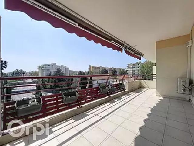 Fréjus 83600 Achat / Vente appartement 3 pièces t3 au dernier étage terrasse