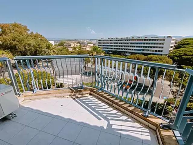 Fréjus 83600 Achat / Vente appartement 2 pièces t2 au dernier étage