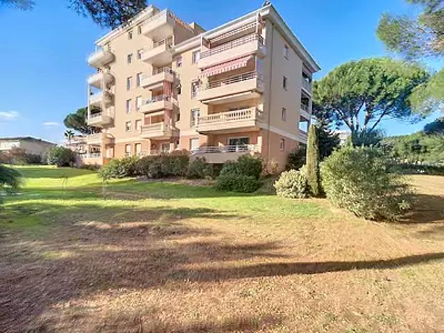 Fréjus 83600 Achat / Vente appartement 2 pièces t2 au dernier étage terrasse