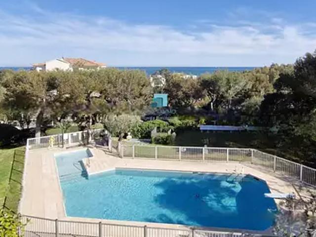 Fréjus 83370 Achat / Vente appartement 2 pièces t2 au dernier étage piscine