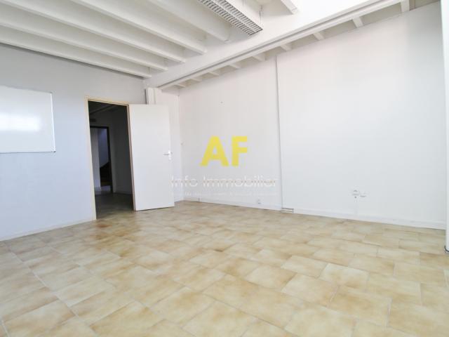 FREJUS COEUR HISTORIQUE LOCAL DE 40 M2