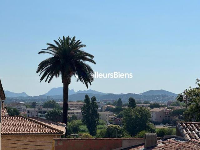 Fréjus centre appartement meublé avec terrasse résidence sécurisée avec services