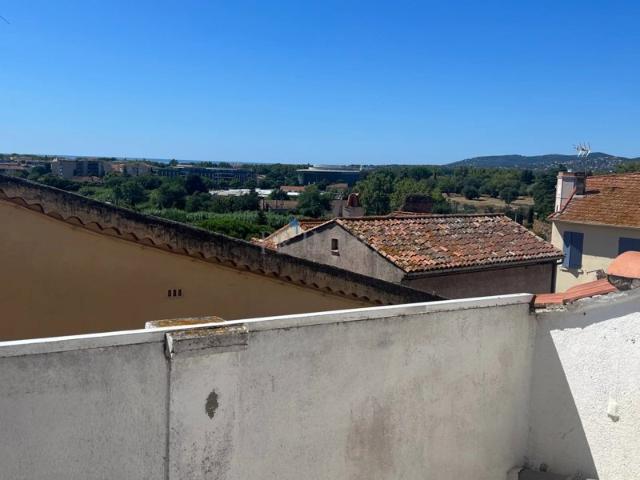 Fréjus Centre Historique appartement deux pièces à rénover e