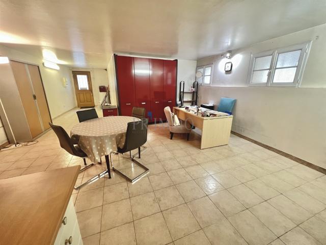 Fréjus Centre Ville Local professionnel avec garage à vendre 60m² Fréjus