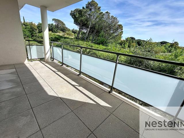 Fréjus, dernier étage, 2 pièces, terrasse et garage