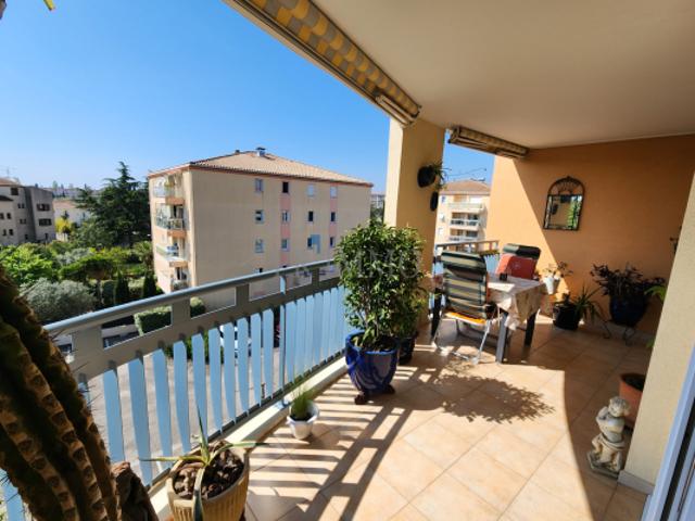 FREJUS EXCLU T4 88m2 TERRASSE 14m2 GARAGE et PARKING PRI