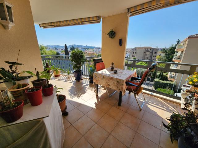 FREJUS EXCLU T4 88m2 TERRASSE 14m2 GARAGE et PARKING PRI