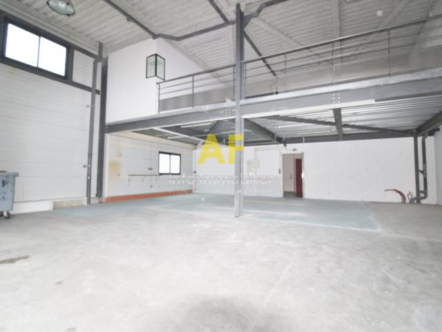 FREJUS: Local d 'activité de 197 m2