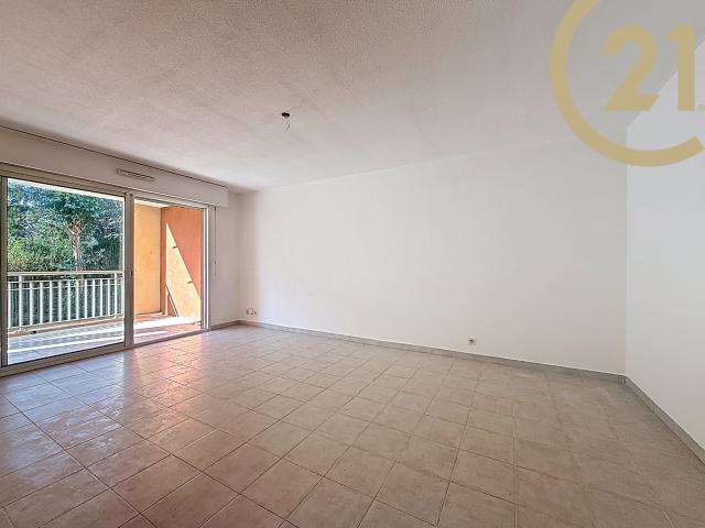 FRÉJUS Secteur Hôpital, appartement 2 pièces de 48 m2 au calme avec garage