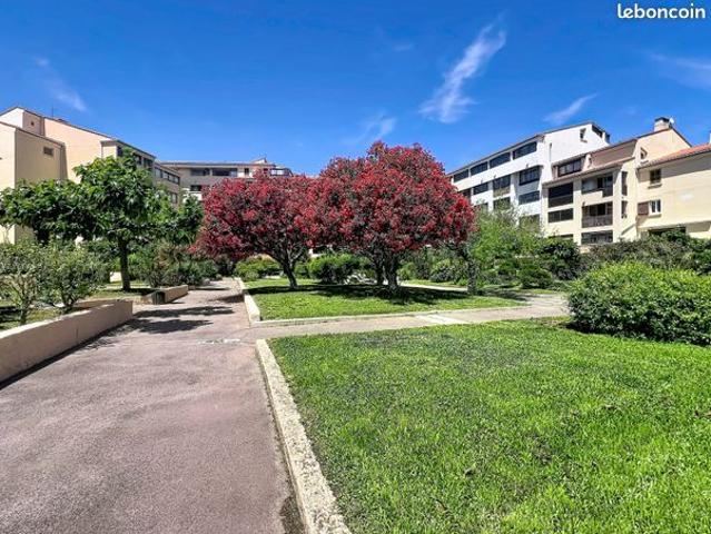 Fréjus – Studio vendu meublé, idéal investissement ou pied à terre