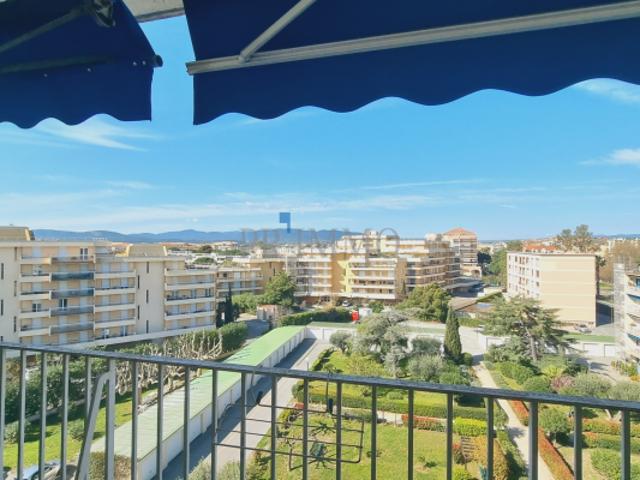 FREJUS PLAGE 3 PIECES EN ETAGE ELEVE AVEC CAVE