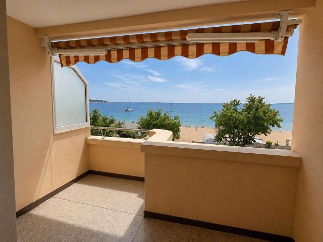 FREJUS PLAGE Appartement 2 pièces face à la mer et plage