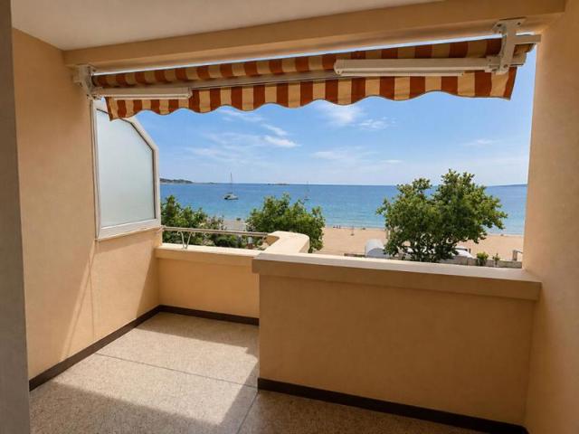 FREJUS PLAGE Appartement 2 pièces face à la mer et plage