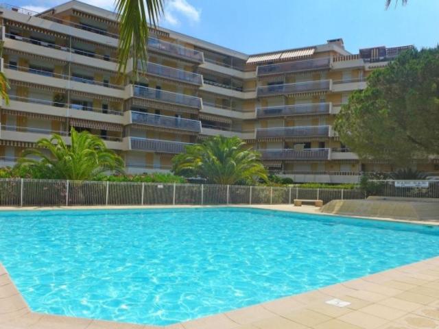 FREJUS PLAGE Studio à deux pas de la plage Résidence avec piscine